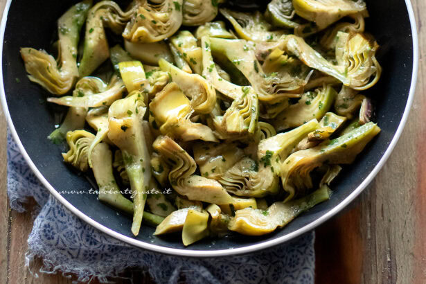 carciofi trifolati in padella