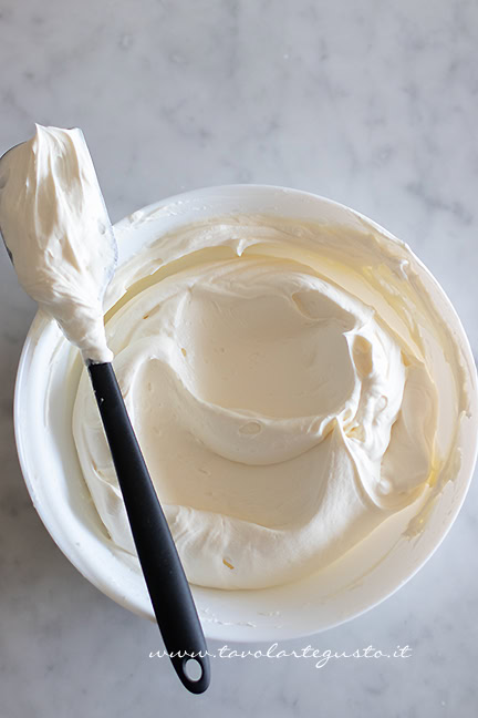 consistenza setosa e strutturata della camy cream