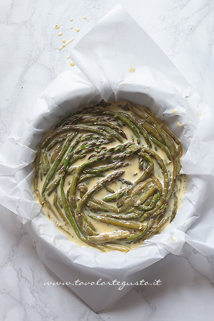 cuocere la frittata di asparagi al forno