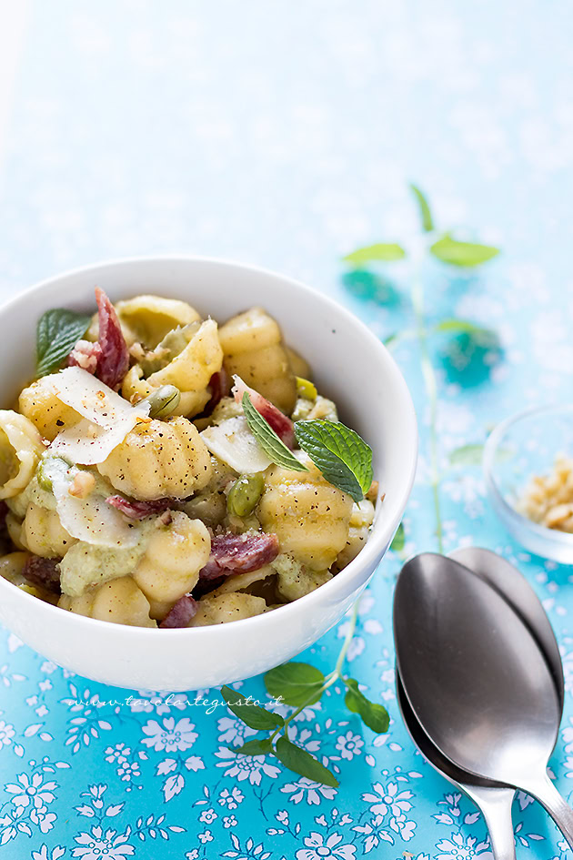 ricetta pasta con fave e salame