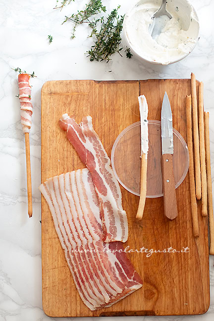 preparazione dei grissini farciti