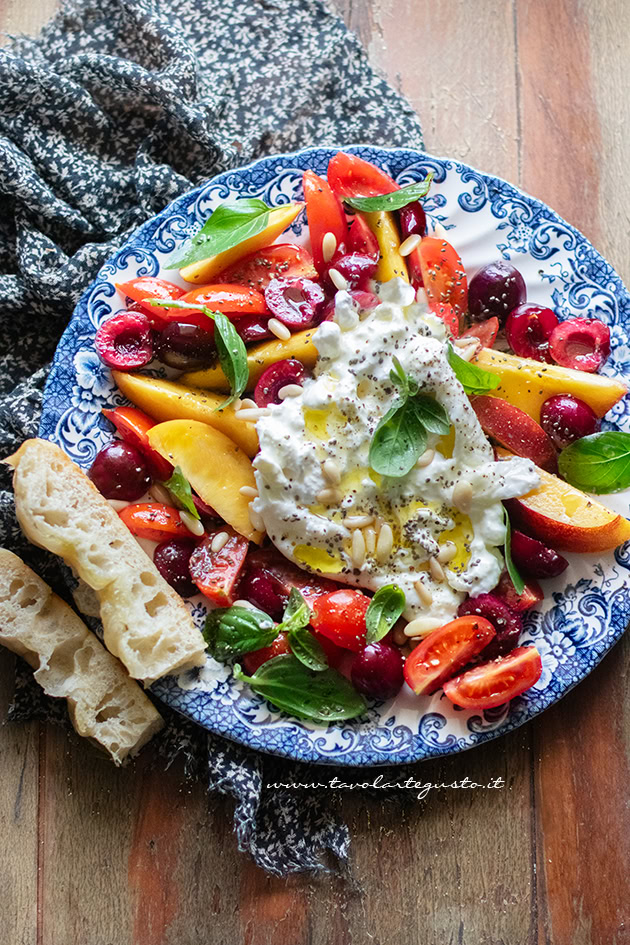 ricetta insalata di pesche e burrata