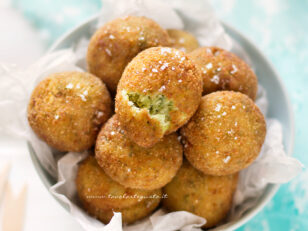 Polpette di zucchine e ricotta (veloci) - Ricetta di Tavolartegusto