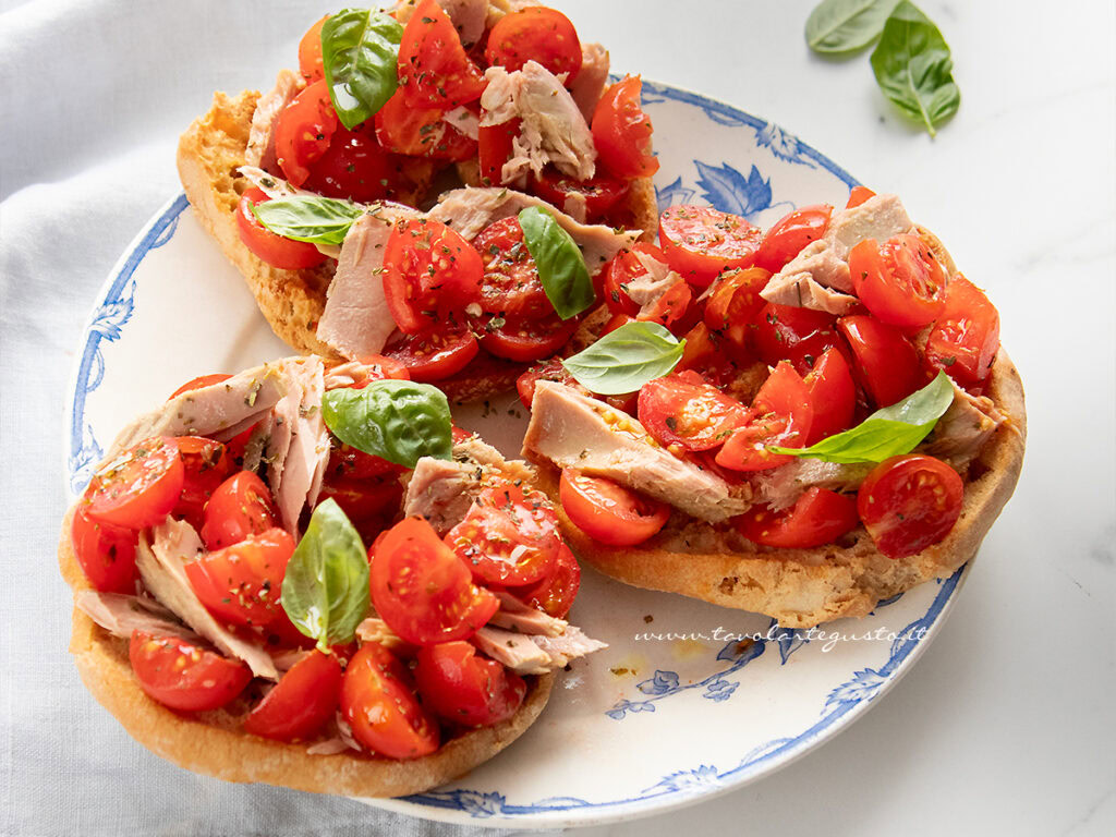 Friselle tonno e pomodoro di mamma