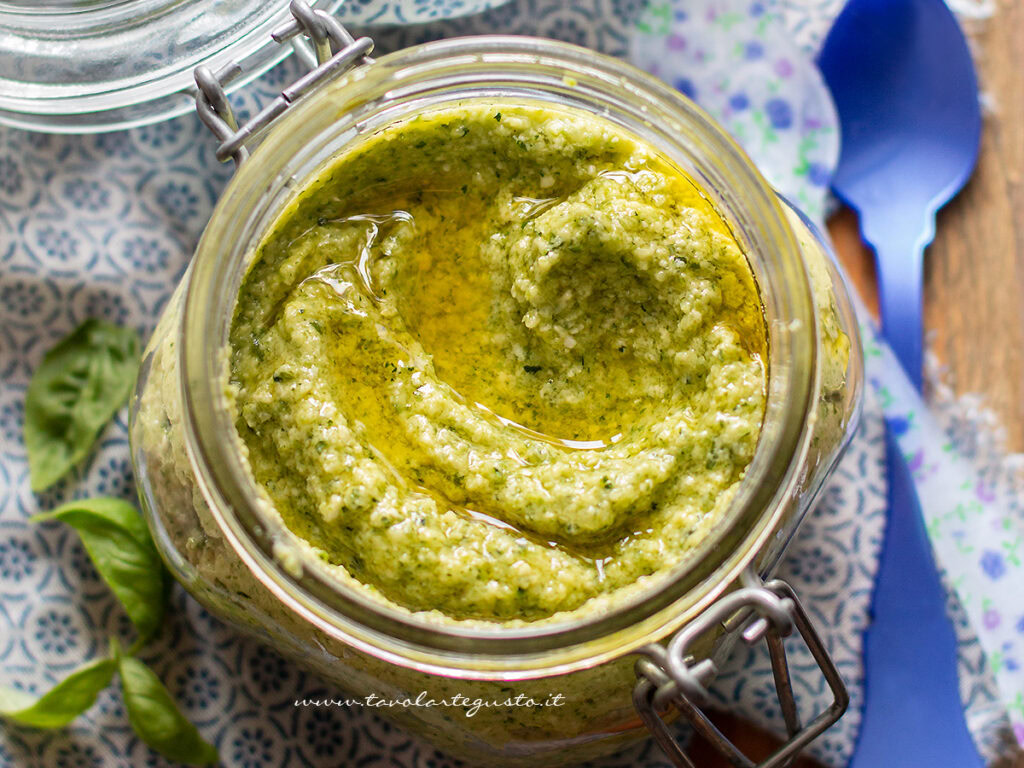 Pesto di zucchine (veloce, per mille usi!)