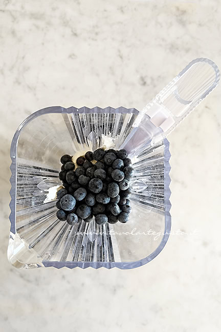preparazione del frozen yogurt senza zucchero