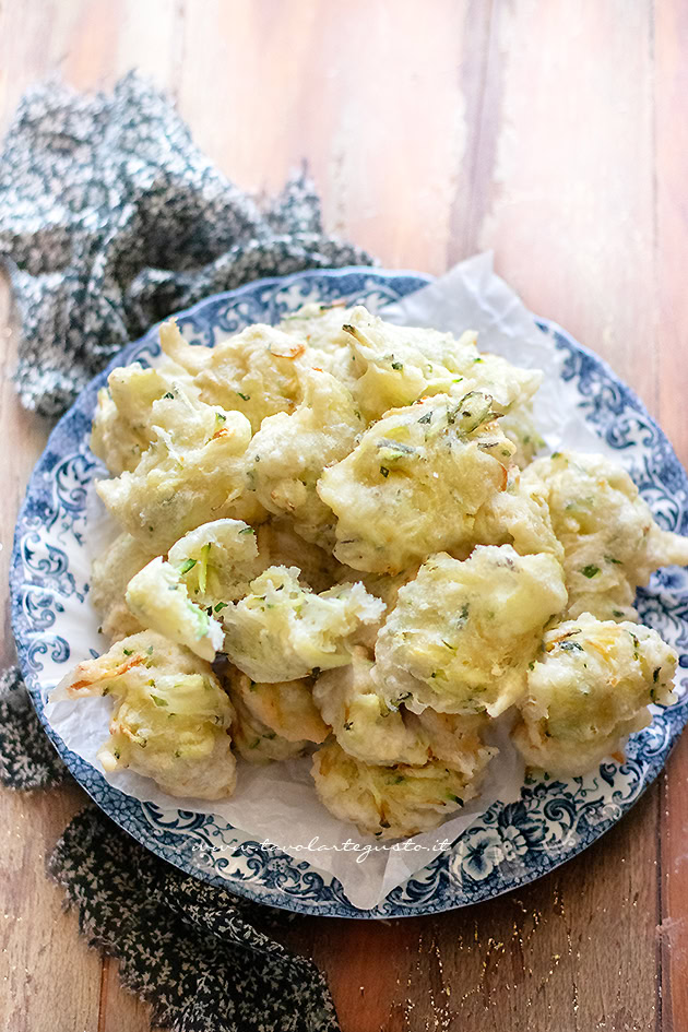 zeppole di zucchine - frittelle di zucchine