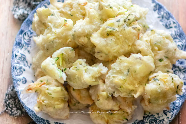 zeppole di zucchine (frittelle di zucchine)