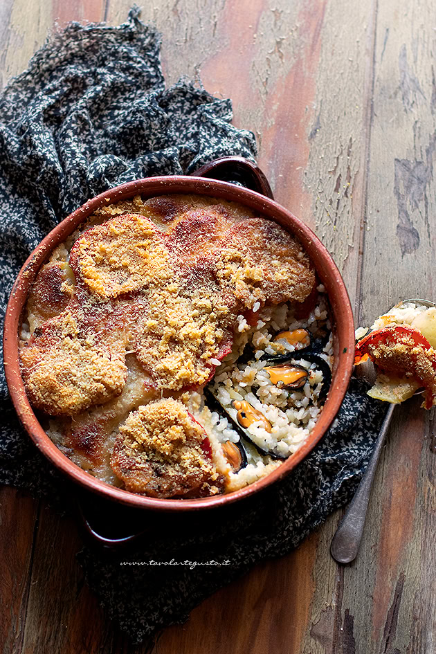 Riso patate e cozze (tiella barese)