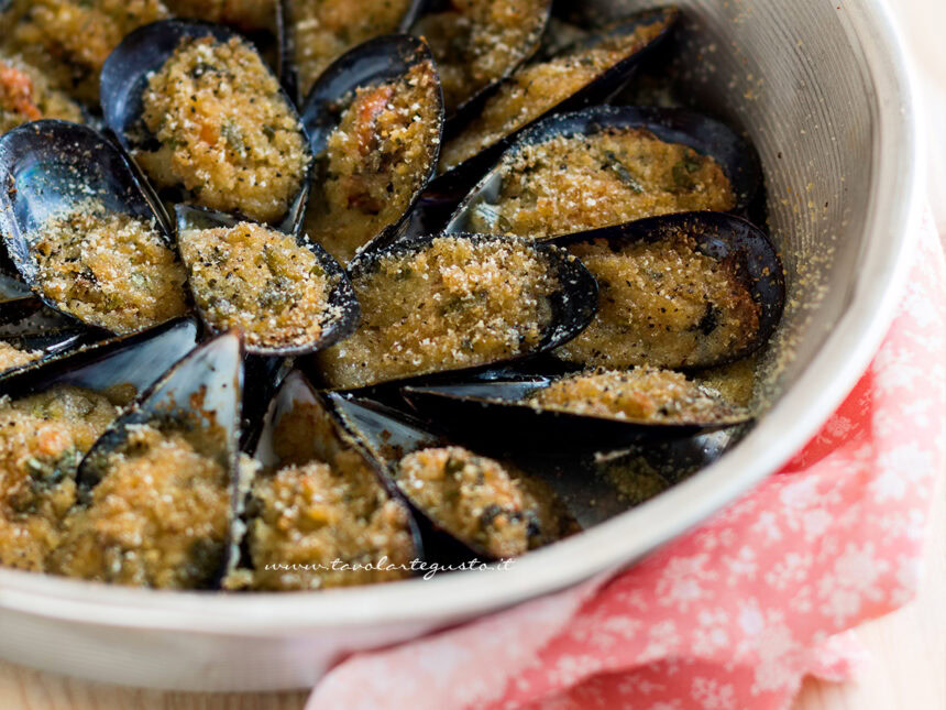Cozze gratinate : Ricetta originale di Tavolartegusto