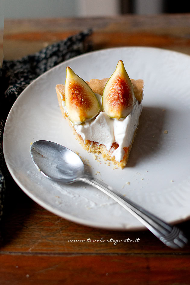 fetta di crostata ai fichi