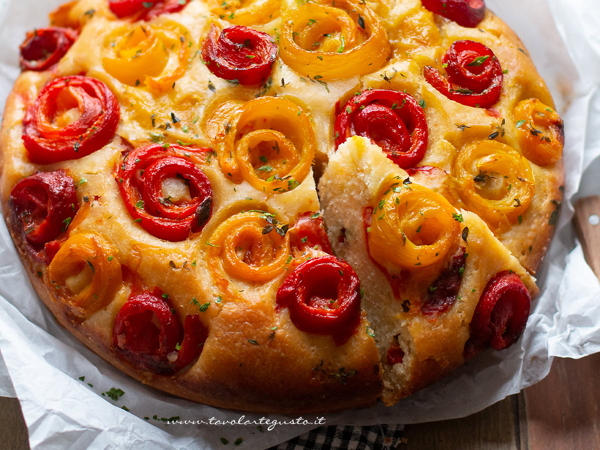 torta salata con peperoni