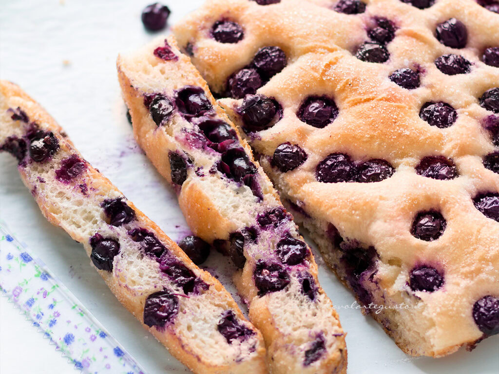 Schiacciata con l’uva : Ricetta originale toscana