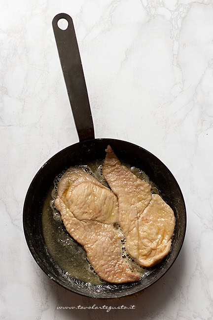 cuocere le scaloppine ai funghi