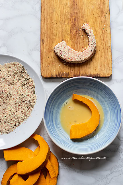 panare le cotolette di zucca