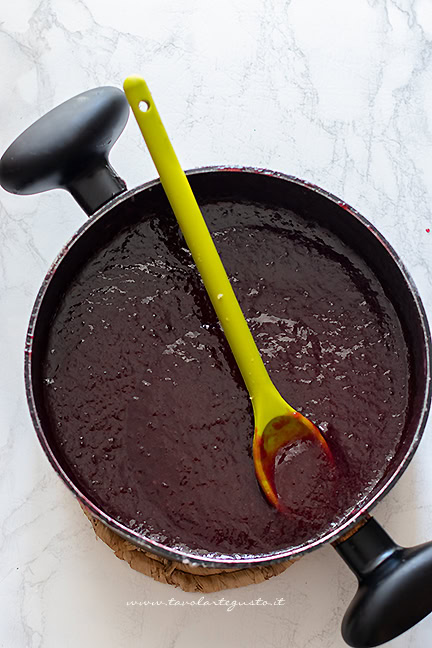 passare la marmellata di prugne