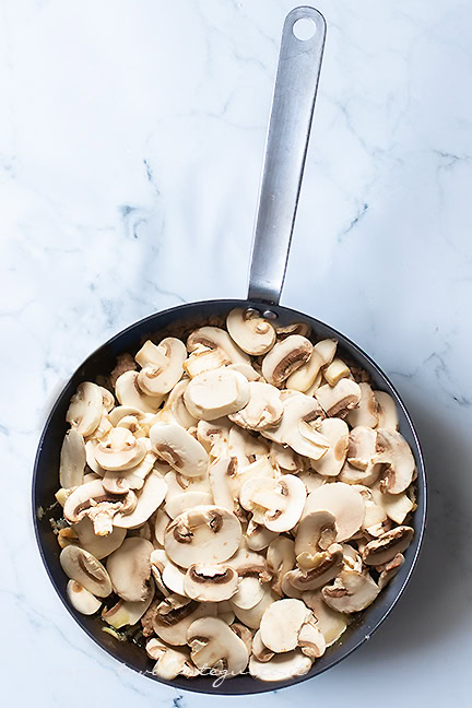 preparare il sugo ai funghi