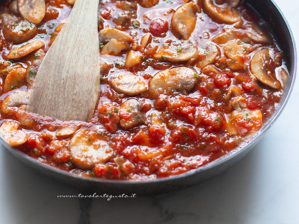 Sugo ai funghi (semplice e veloce)