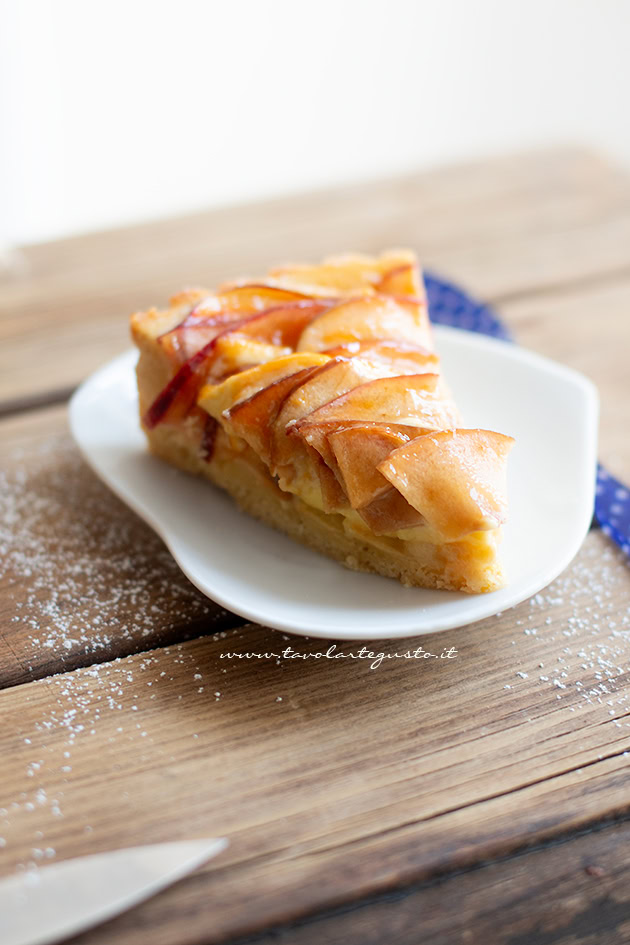 fetta di crostata di mele