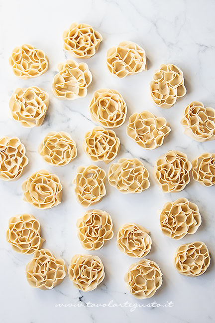 cartellate pugliesi pronte da cuocere