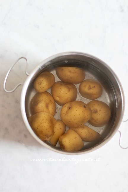 bollire le patate per purè di patate