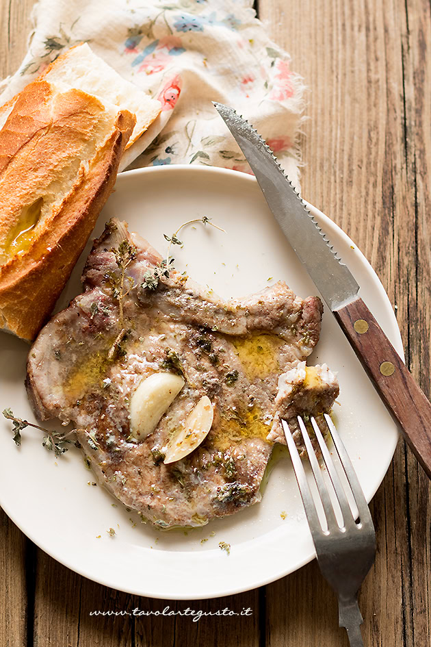 braciole di maiale in padella