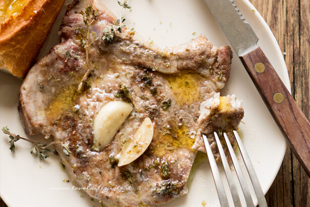 braciole di maiale in padella