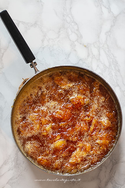 cuocere la marmellata di arance