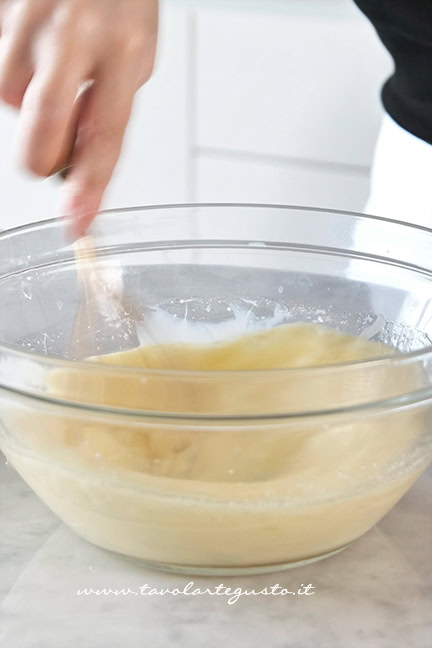 ingredienti liquidi dell'impasto dei muffin