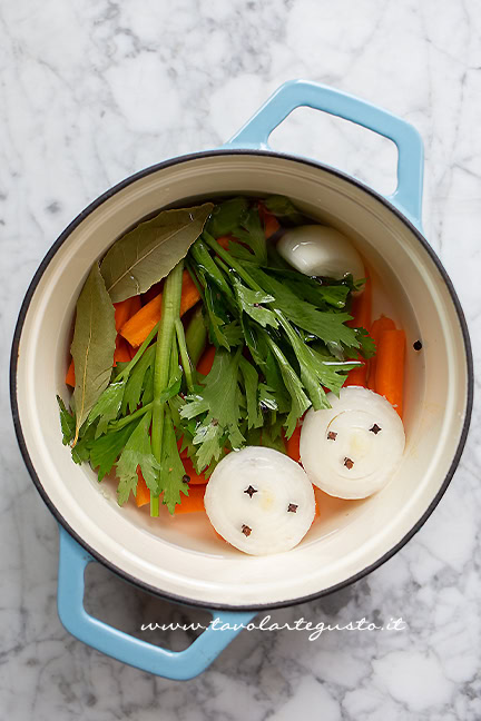 preparare il brodo vegetale