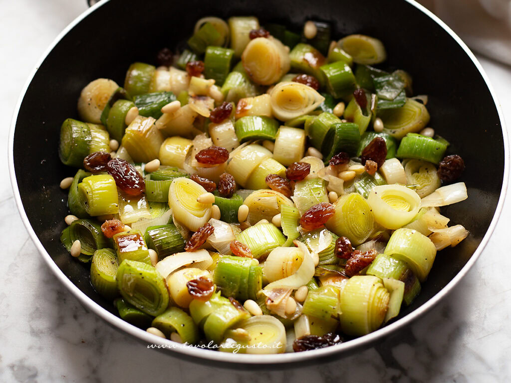 Porri in padella (velocissimi, saporiti)