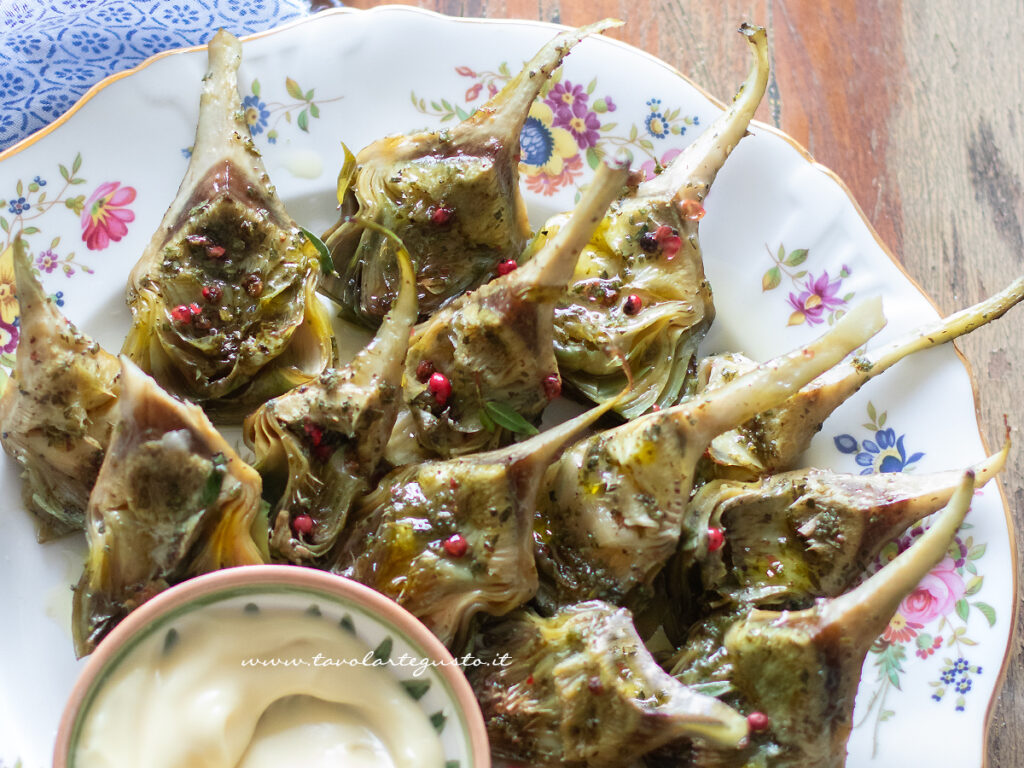 Carciofi al forno (semplici, morbidi, leggeri)