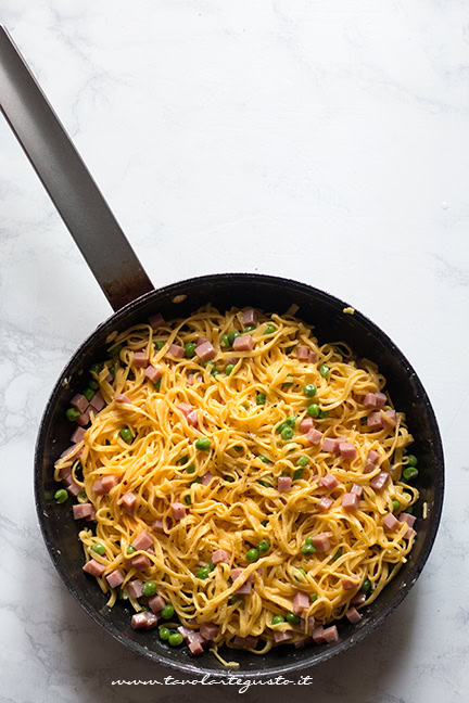 condire la crostata di tagliolini