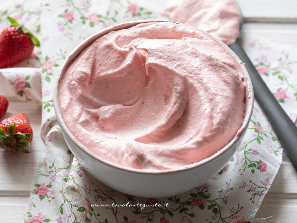Crema alle fragole (veloce e senza uova)