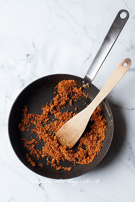 pangrattato tostato per orecchiette alle cime di rapa