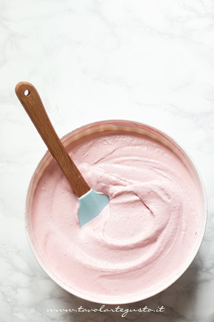 Impasto del gelato alla fragola