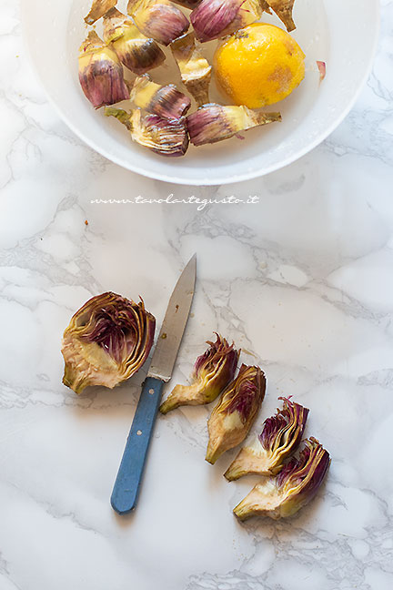 affettare i carciofi fritti