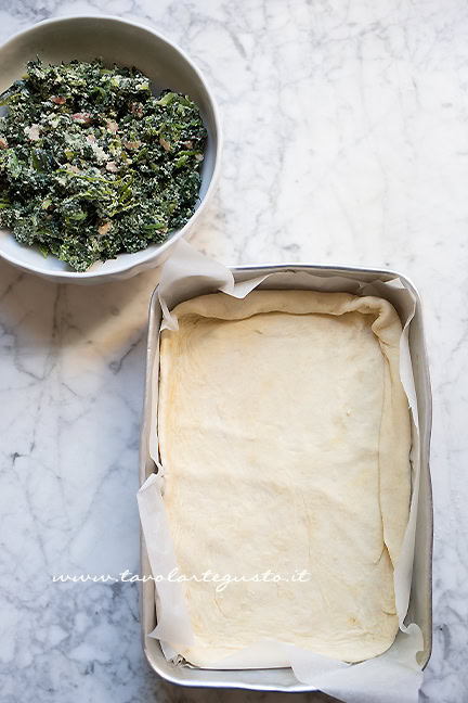 assemblare l'erbazzone