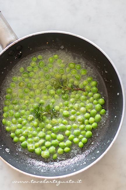 cottura dei piselli in padella