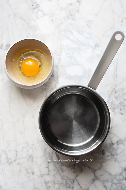 preparare le uova in camicia