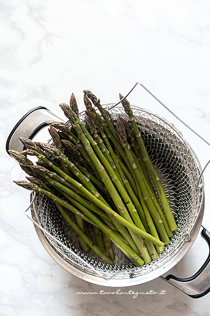 cuocere gli asparagi per quiche agli asparagi