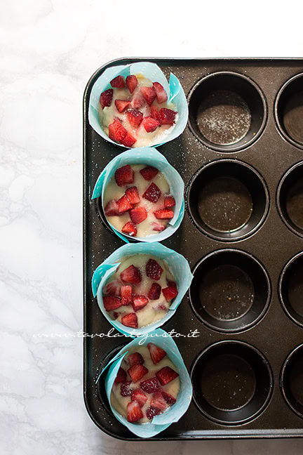 cuocere i muffin alle fragole