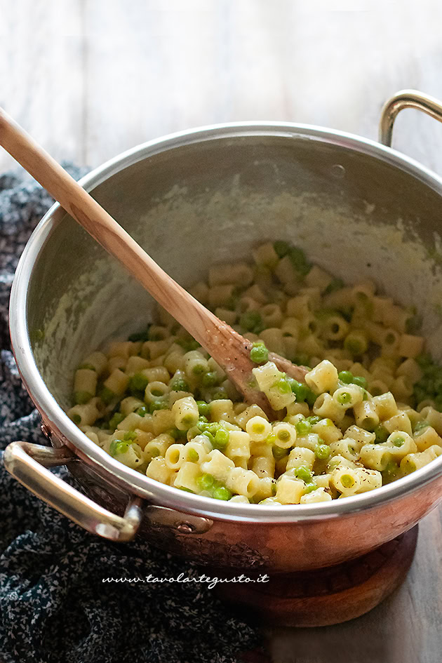 pasta e piselli alla napoletana
