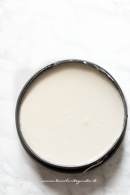ripieno al formaggio della cheesecake alle ciliegie