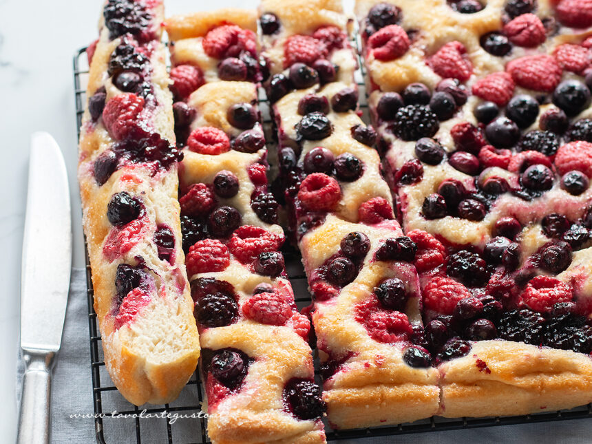 schiacciata ai frutti di bosco