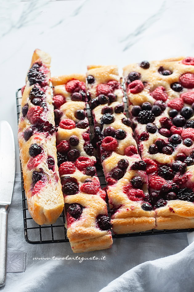 schiacciata ai frutti di bosco ricetta