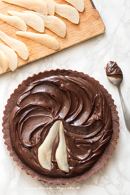 assemblare la crostata pere e cioccolato