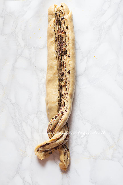 come formare l'intreccio della babka