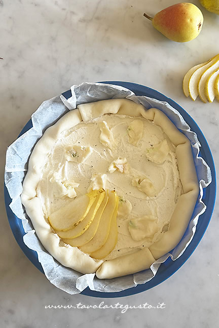 farcire la torta salata pere e gorgonzola